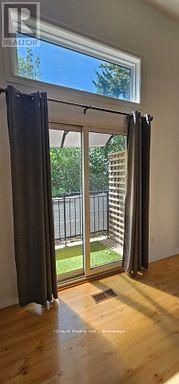 36 - 36 Dawson Crescent, Brampton, Ontario  L6V 3M5 - Photo 4 - W12599702