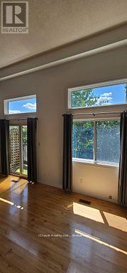 36 - 36 Dawson Crescent, Brampton, Ontario  L6V 3M5 - Photo 5 - W12599702