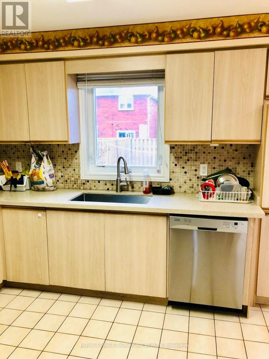 52 Pennsylvania Avenue, Brampton, Ontario  L6Y 4P2 - Photo 11 - W12599746