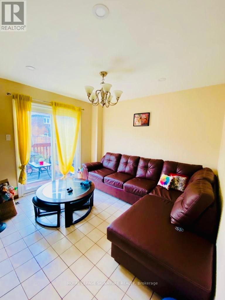 52 Pennsylvania Avenue, Brampton, Ontario  L6Y 4P2 - Photo 4 - W12599746