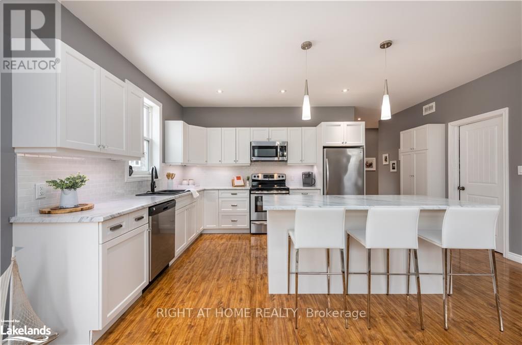 50 Southdale Drive, Huntsville, Ontario  P1H 1P7 - Photo 3 - X12599754