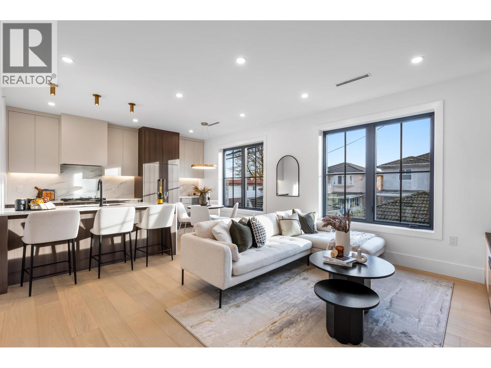 544 E 46th Avenue, Vancouver, British Columbia V5W 2A3 - Photo 2 - R3072058