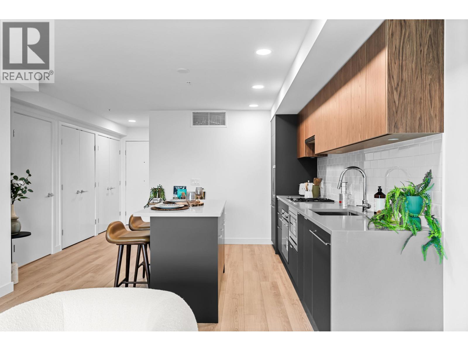 307 2419 Grant Street, Vancouver, British Columbia V5K 3G5 - Photo 11 - R3072069