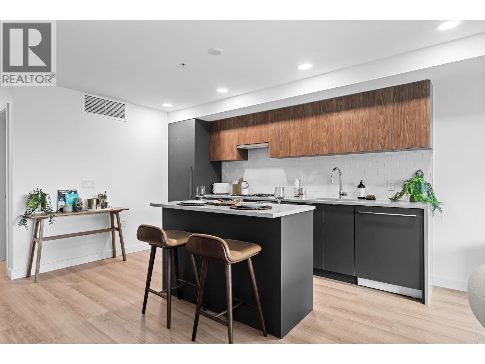 307 2419 Grant Street, Vancouver, British Columbia V5K 3G5 - Photo 9 - R3072069