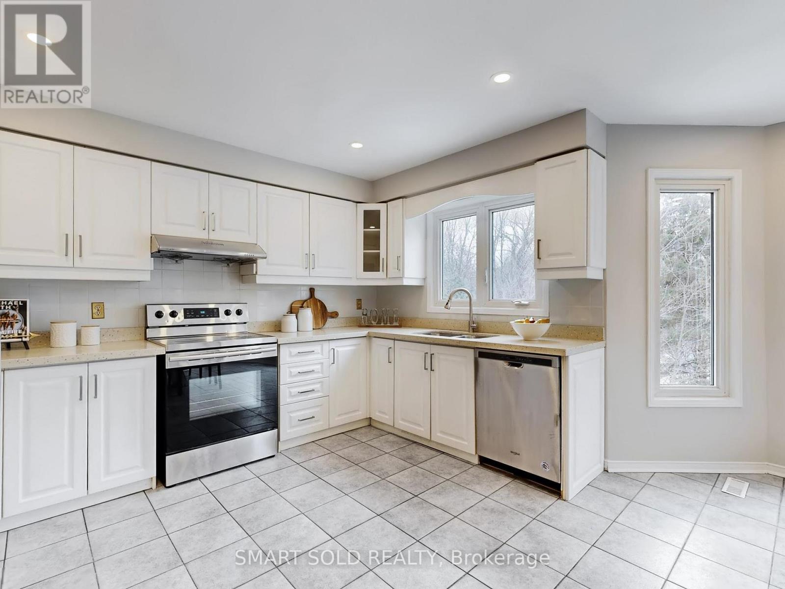 44 Castleridge Drive, Richmond Hill, Ontario  L4B 1P8 - Photo 10 - N12592866