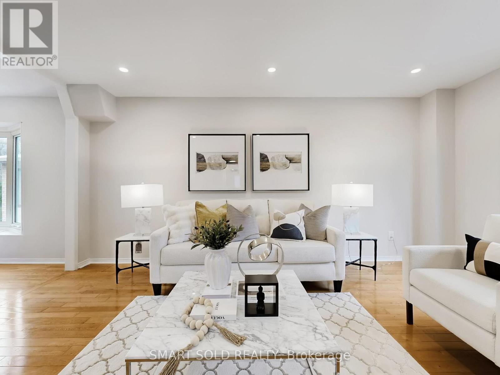 44 Castleridge Drive, Richmond Hill, Ontario  L4B 1P8 - Photo 3 - N12592866