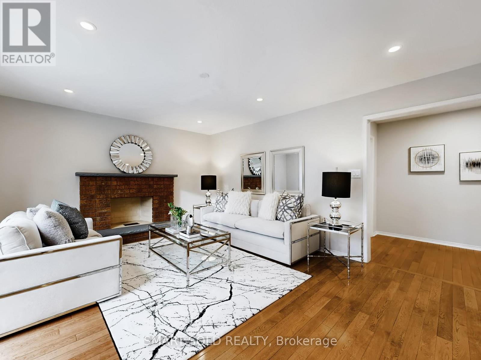 44 Castleridge Drive, Richmond Hill, Ontario  L4B 1P8 - Photo 9 - N12592866