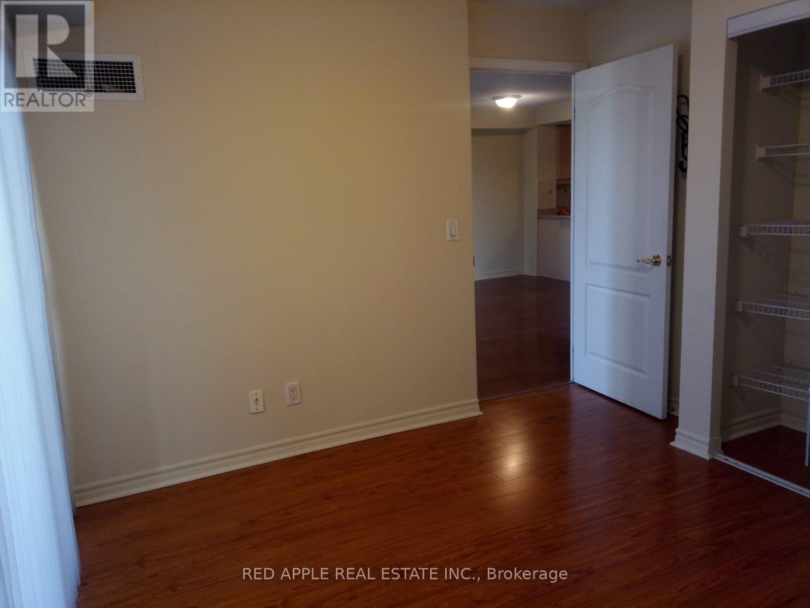 1506 - 350 Princess Royal Drive, Mississauga, Ontario L5B 4N1 - Photo 4 - W12593008
