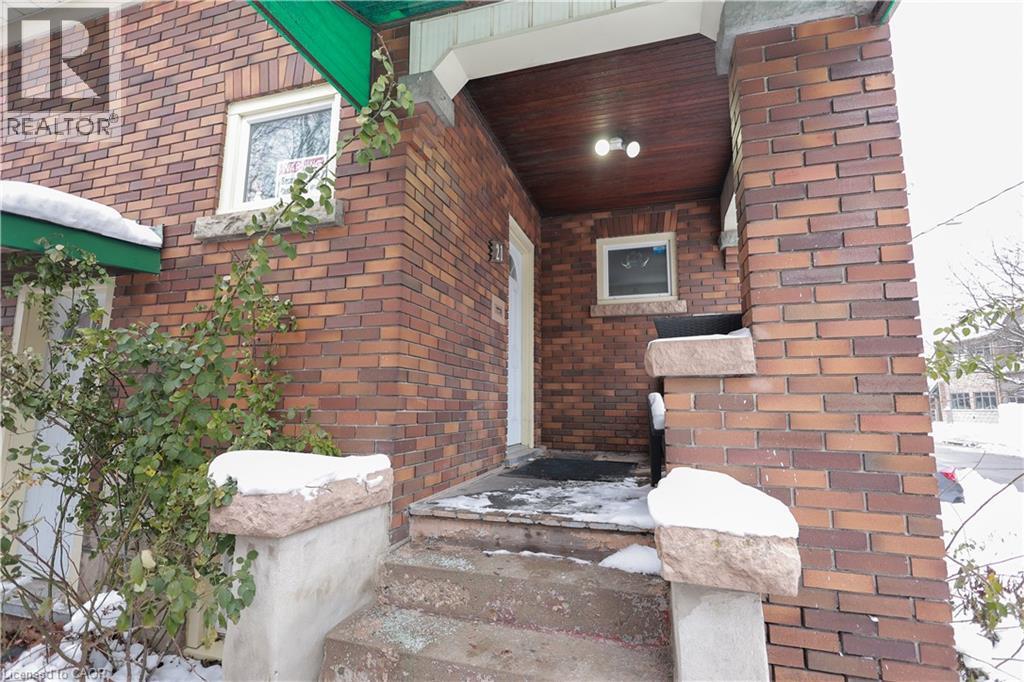 21 Peppler Street, Waterloo, Ontario  N2J 3C3 - Photo 2 - 40792261