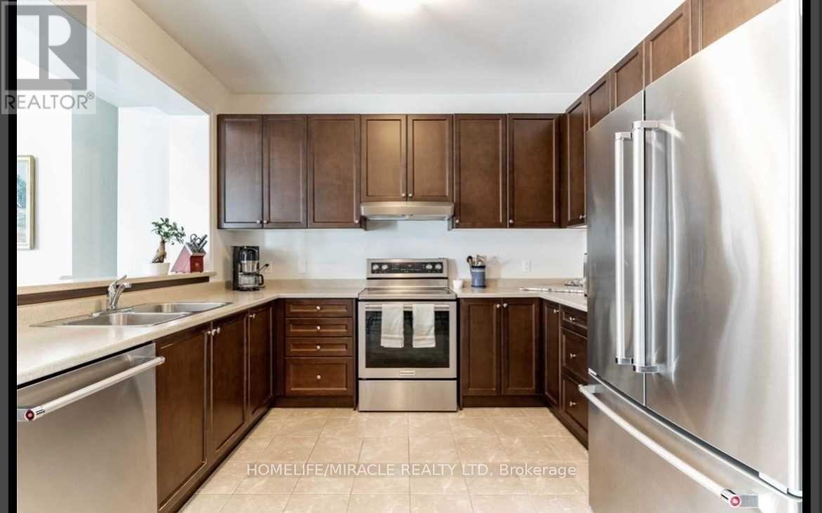 Upper - 17 Yellowknife Road, Brampton (Sandringham-Wellington North), Ontario  L6R 3X3 - Photo 2 - W12599782