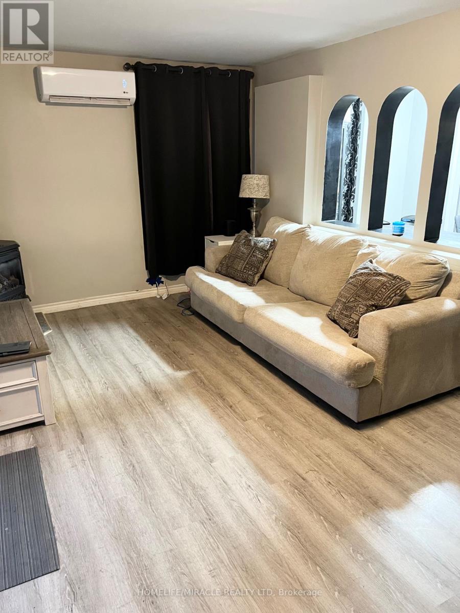 5 Glencairn Square, Brampton, Ontario  L6S 2H7 - Photo 6 - W12599786