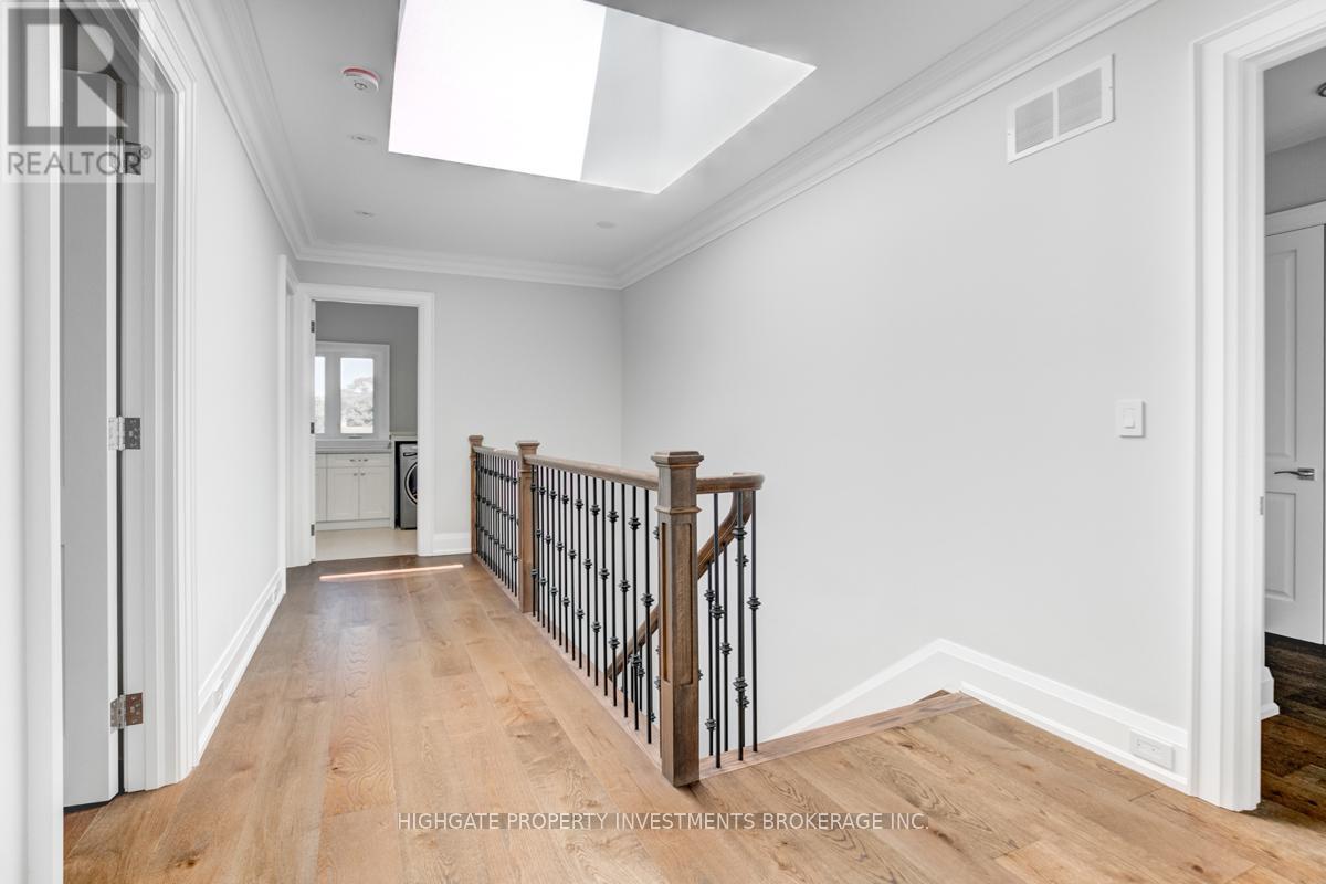 1344 Waverly Avenue, Oakville, Ontario  L6L 2S3 - Photo 13 - W12599800