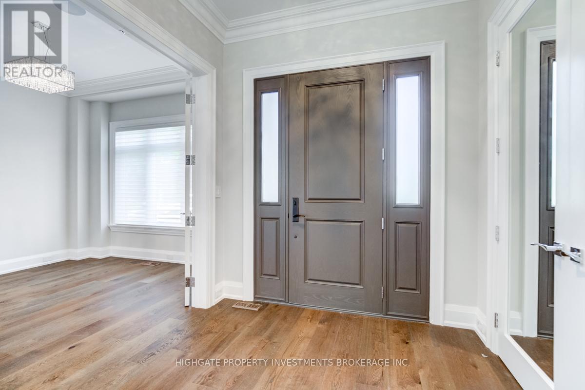 1344 Waverly Avenue, Oakville, Ontario  L6L 2S3 - Photo 3 - W12599800