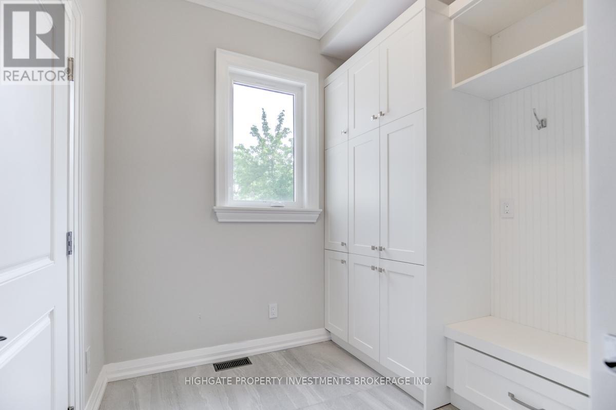 1344 Waverly Avenue, Oakville, Ontario  L6L 2S3 - Photo 5 - W12599800