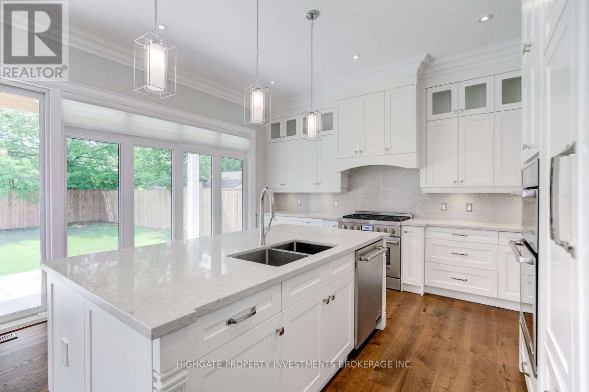 1344 Waverly Avenue, Oakville, Ontario  L6L 2S3 - Photo 9 - W12599800