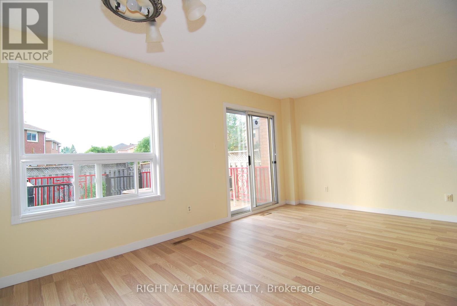 158 Toba Crescent, Brampton (Heart Lake East), Ontario  L6Z 4R9 - Photo 2 - W12599802