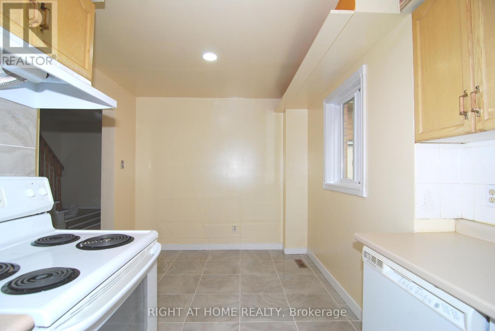 158 Toba Crescent, Brampton (Heart Lake East), Ontario  L6Z 4R9 - Photo 7 - W12599802