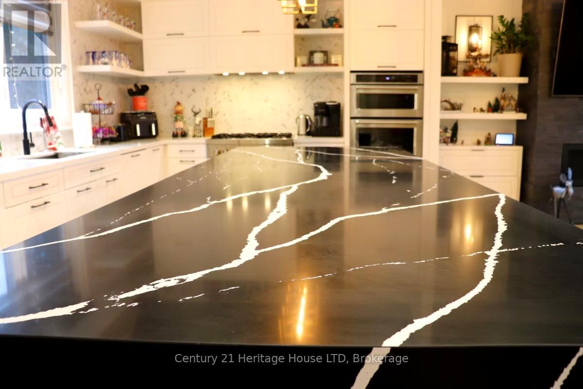 9785 Niagara River Parkway, Niagara Falls, Ontario  L2E 6S6 - Photo 33 - X12599856