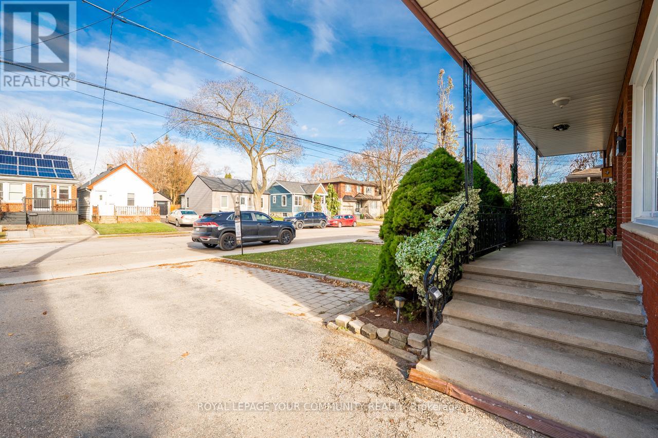 33a Alcan Avenue, Toronto, Ontario  M8W 1V4 - Photo 3 - W12592818