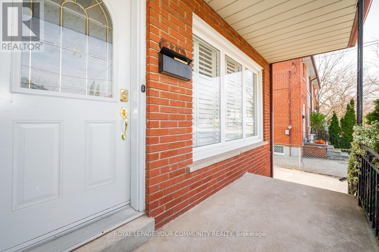 33a Alcan Avenue, Toronto, Ontario  M8W 1V4 - Photo 5 - W12592818