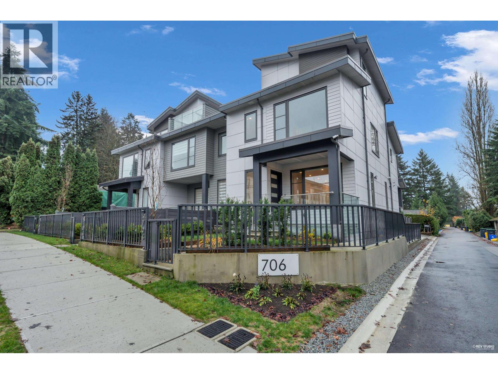 101 706 Smith Avenue, Coquitlam, British Columbia  V3J 2W7 - Photo 3 - R3071787