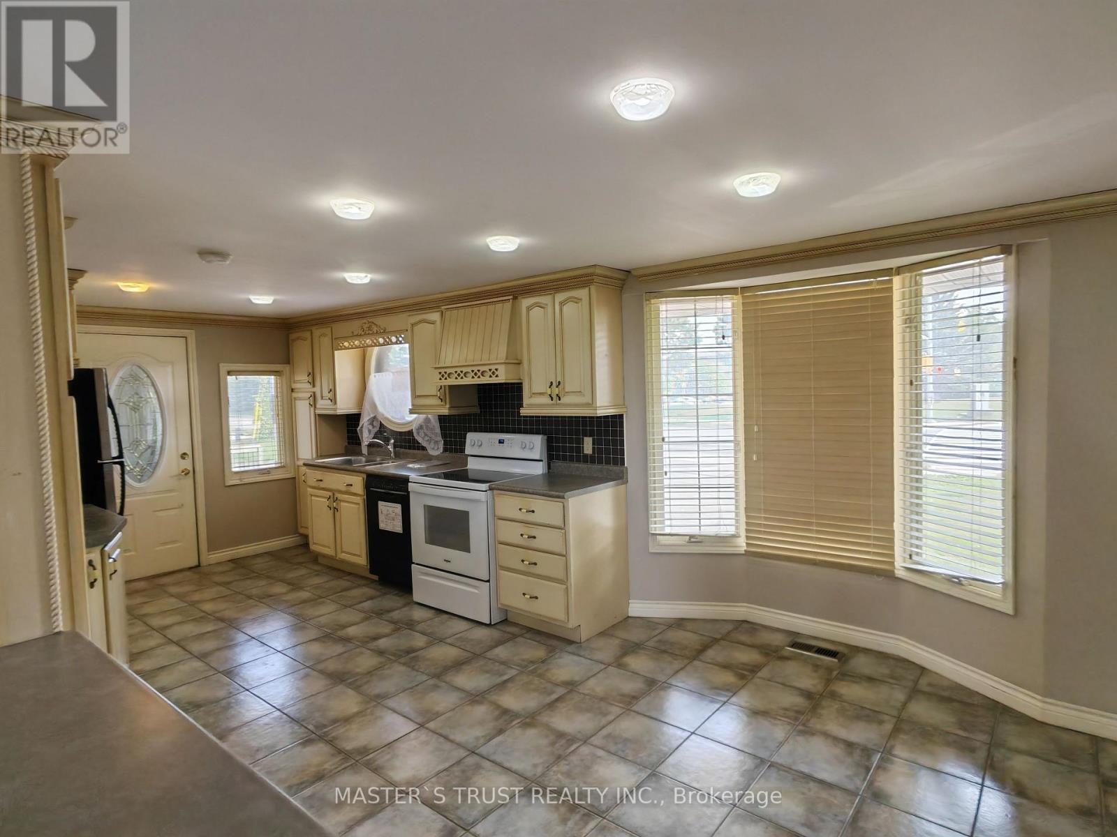 286 Georgian Drive, Barrie (Georgian Drive), Ontario  L4M 7B7 - Photo 13 - S12599806