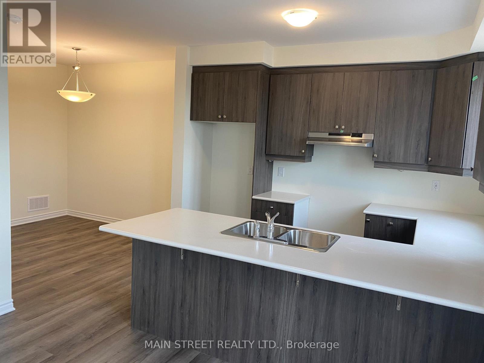 899 Ash Gate, Milton, Ontario  L9E 1R9 - Photo 3 - W12599816