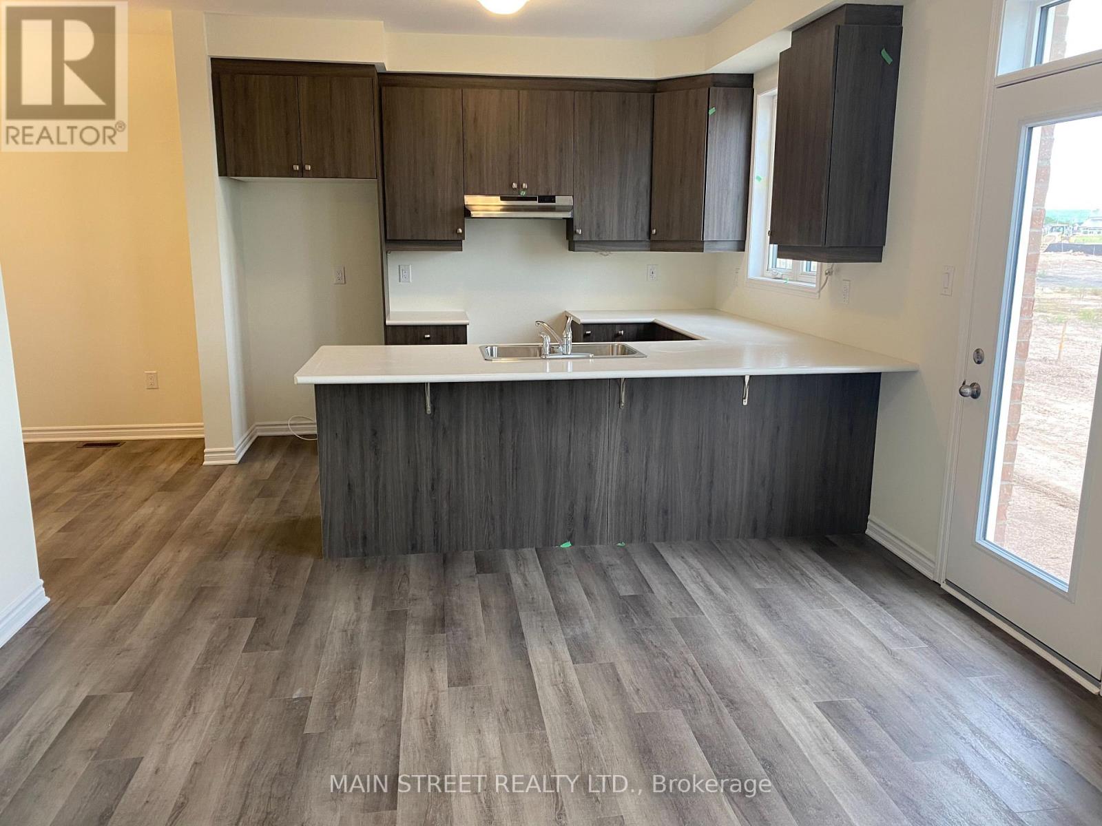 899 Ash Gate, Milton, Ontario  L9E 1R9 - Photo 4 - W12599816