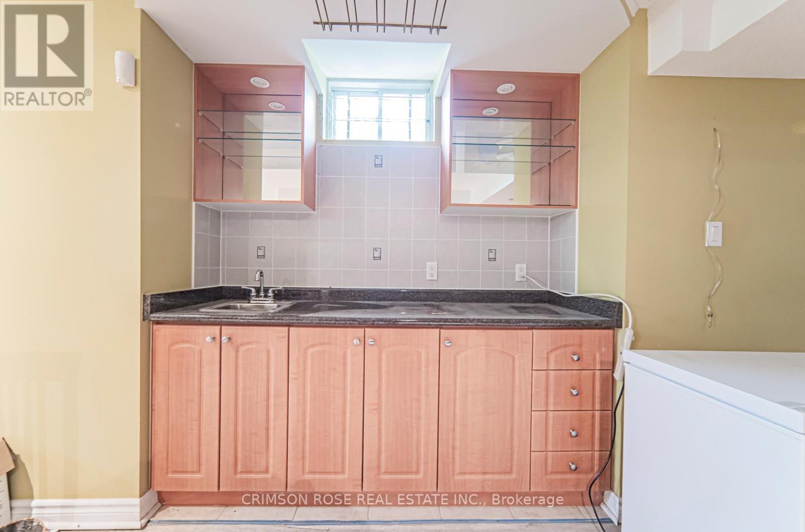 Room 3 - 5420 Valleyhigh Drive, Burlington, Ontario  L7L 6Z4 - Photo 31 - W12599834