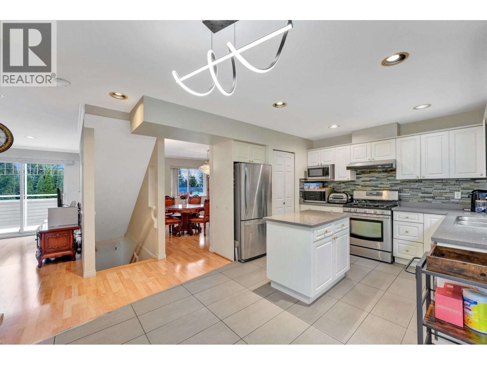 1067 Dansey Avenue, Coquitlam, British Columbia V3K 3H2 - Photo 4 - R3072084