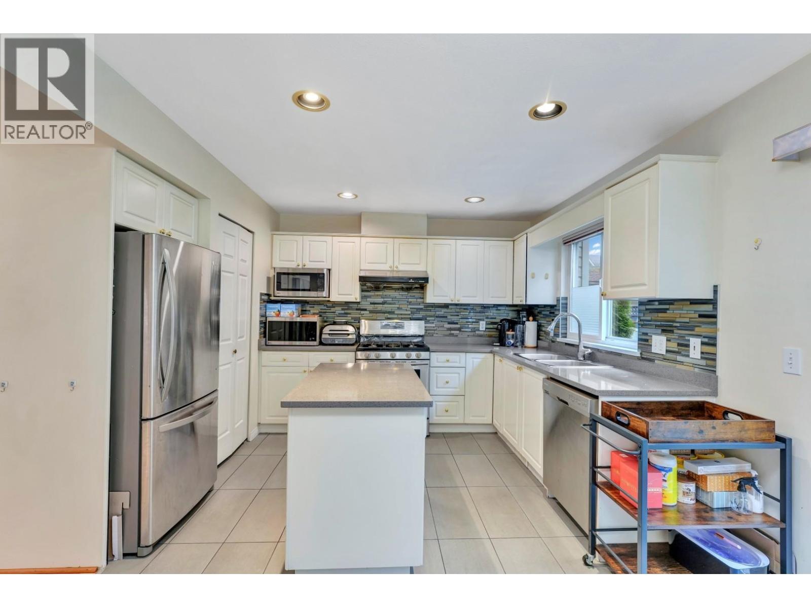 1067 Dansey Avenue, Coquitlam, British Columbia V3K 3H2 - Photo 5 - R3072084