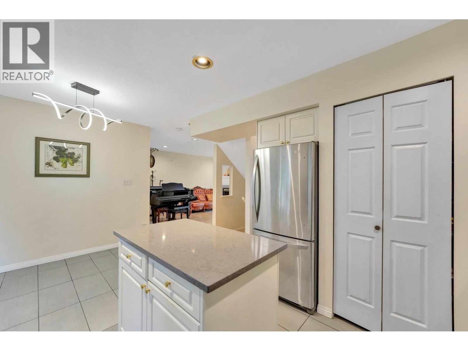 1067 Dansey Avenue, Coquitlam, British Columbia V3K 3H2 - Photo 6 - R3072084