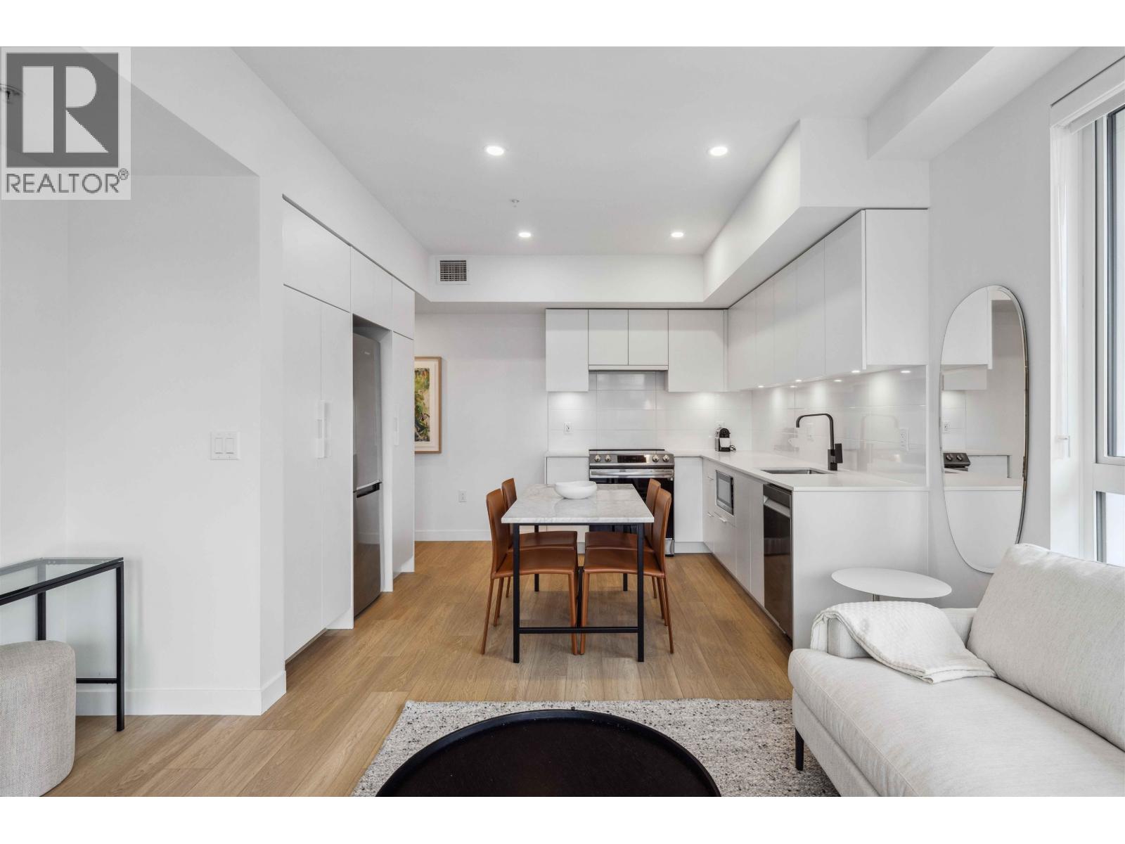 710 Dogwood Street, Coquitlam, British Columbia V3J 0P6 - Photo 1 - R3072078