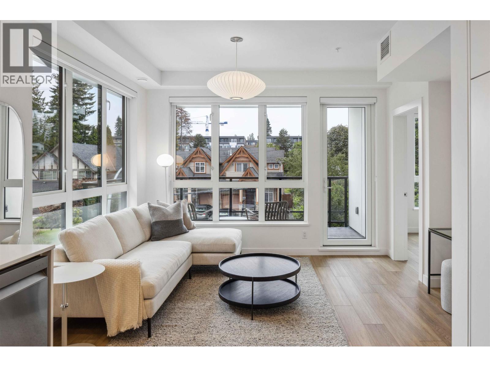 710 Dogwood Street, Coquitlam, British Columbia V3J 0P6 - Photo 3 - R3072078