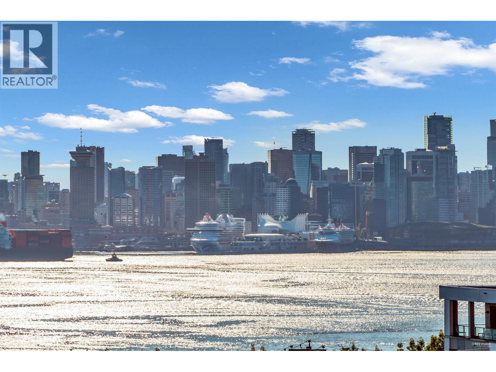 407 422 E 3rd Street, North Vancouver, British Columbia  V7L 1G2 - Photo 1 - R3072081