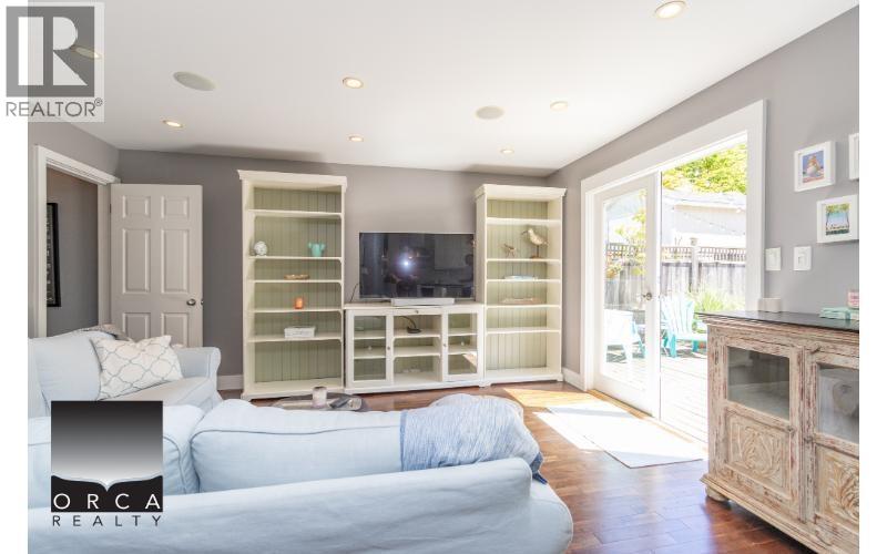 3335 Apex Place, North Vancouver, British Columbia V7H 2R5 - Photo 3 - R3072088