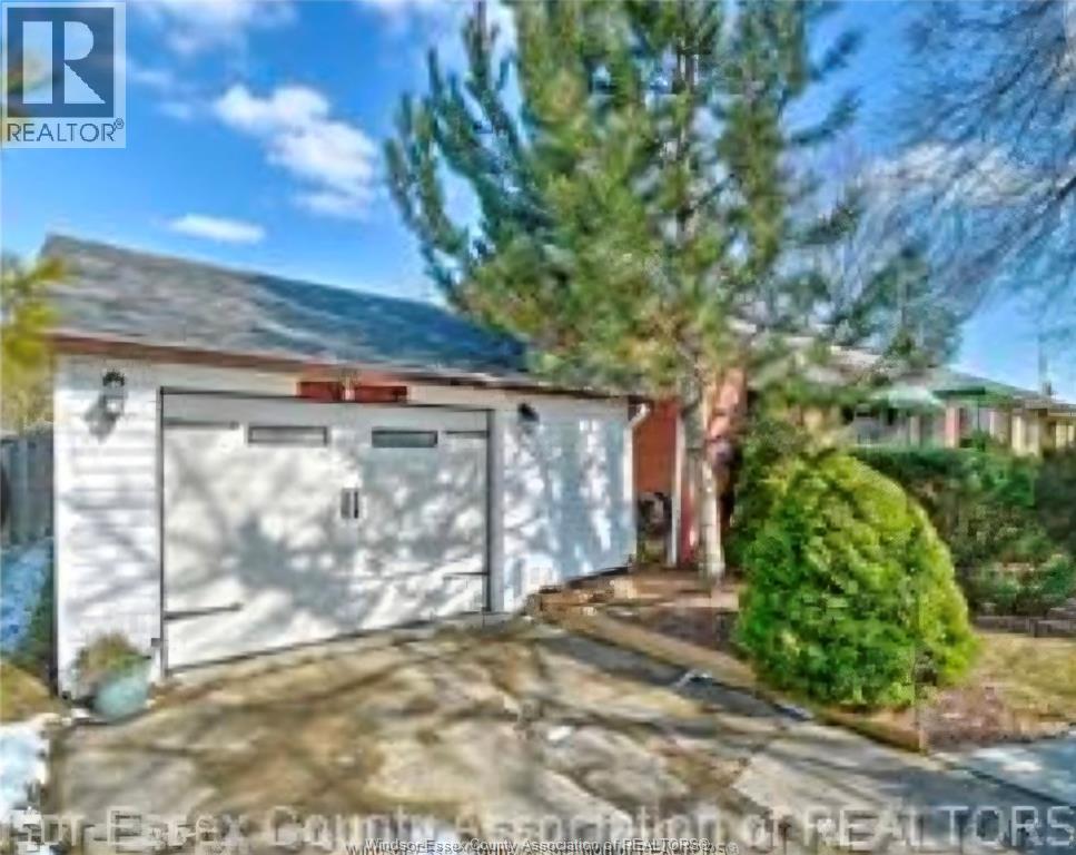 1164 Harrison, Windsor, Ontario  N9C 3J5 - Photo 2 - 25031067