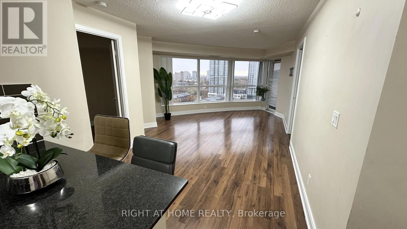 1309 - 125 Village Green Square, Toronto, Ontario  M1S 0G3 - Photo 13 - E12599912