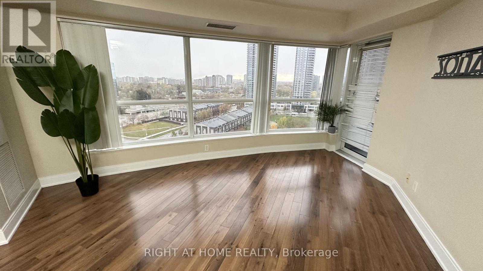 1309 - 125 Village Green Square, Toronto, Ontario  M1S 0G3 - Photo 15 - E12599912