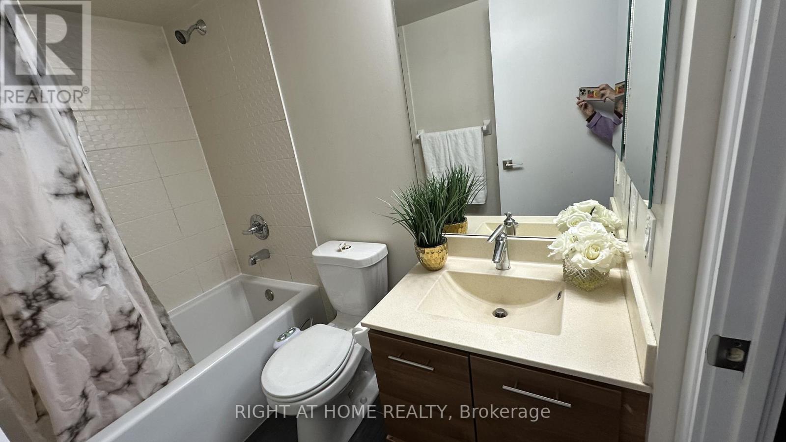 1309 - 125 Village Green Square, Toronto, Ontario  M1S 0G3 - Photo 16 - E12599912