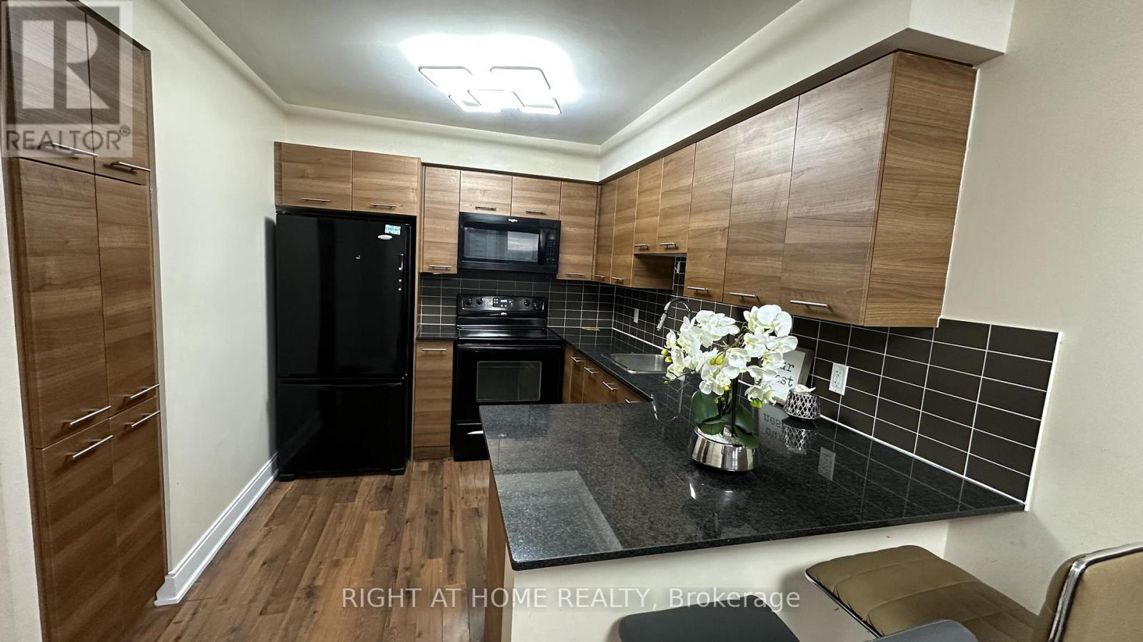 1309 - 125 Village Green Square, Toronto, Ontario  M1S 0G3 - Photo 9 - E12599912