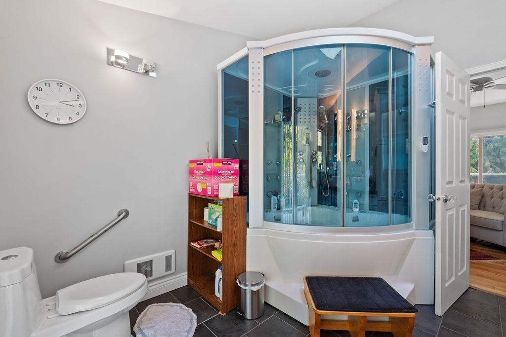 5646 128a Street, Surrey, British Columbia  V3X 2X4 - Photo 3 - R3071975