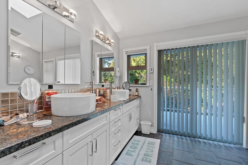 5646 128a Street, Surrey, British Columbia  V3X 2X4 - Photo 4 - R3071975