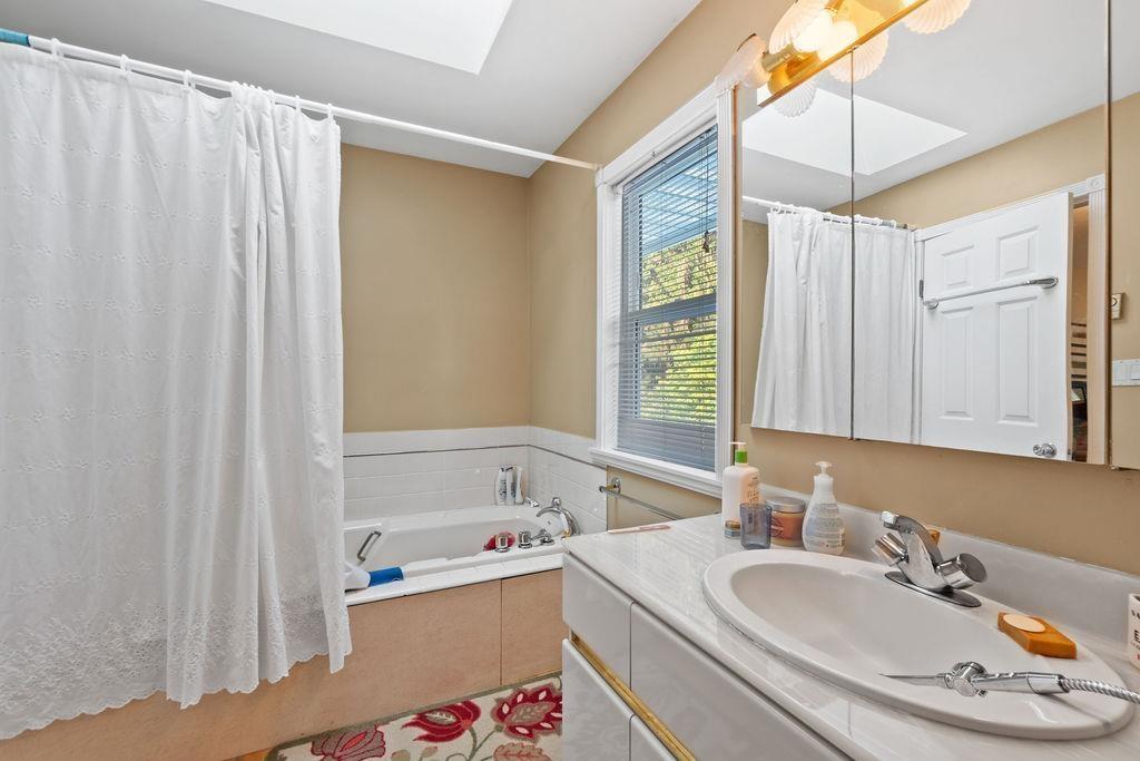 5646 128a Street, Surrey, British Columbia  V3X 2X4 - Photo 5 - R3071975