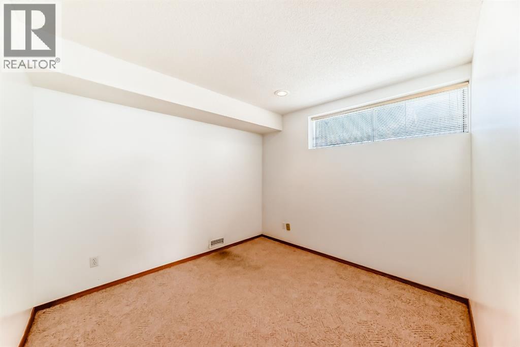 17 Santana Manor Nw, Calgary, Alberta  T3K 3M4 - Photo 37 - A2260143