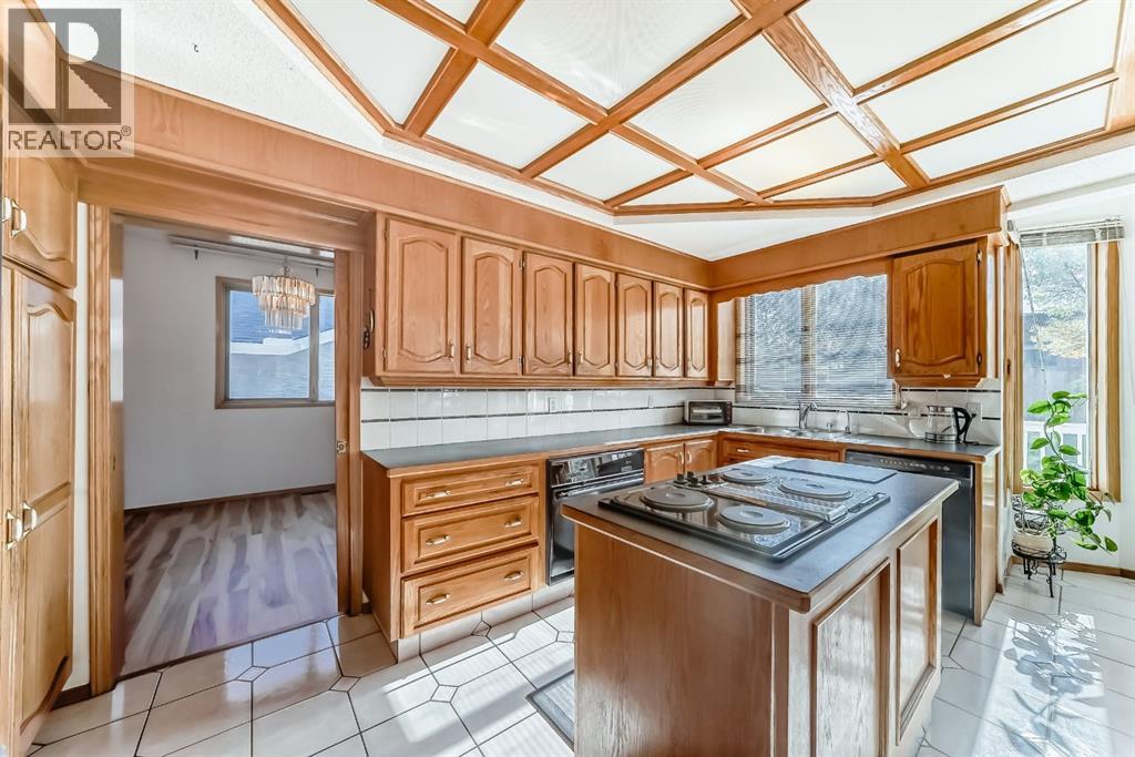 17 Santana Manor Nw, Calgary, Alberta  T3K 3M4 - Photo 11 - A2260143