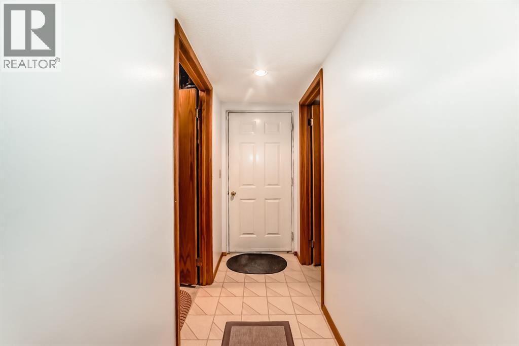 17 Santana Manor Nw, Calgary, Alberta  T3K 3M4 - Photo 43 - A2260143