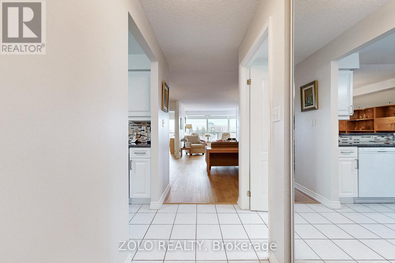 606 - 1276 Maple Crossing Boulevard, Burlington, Ontario L7S 2J9 - Photo 5 - W12599896