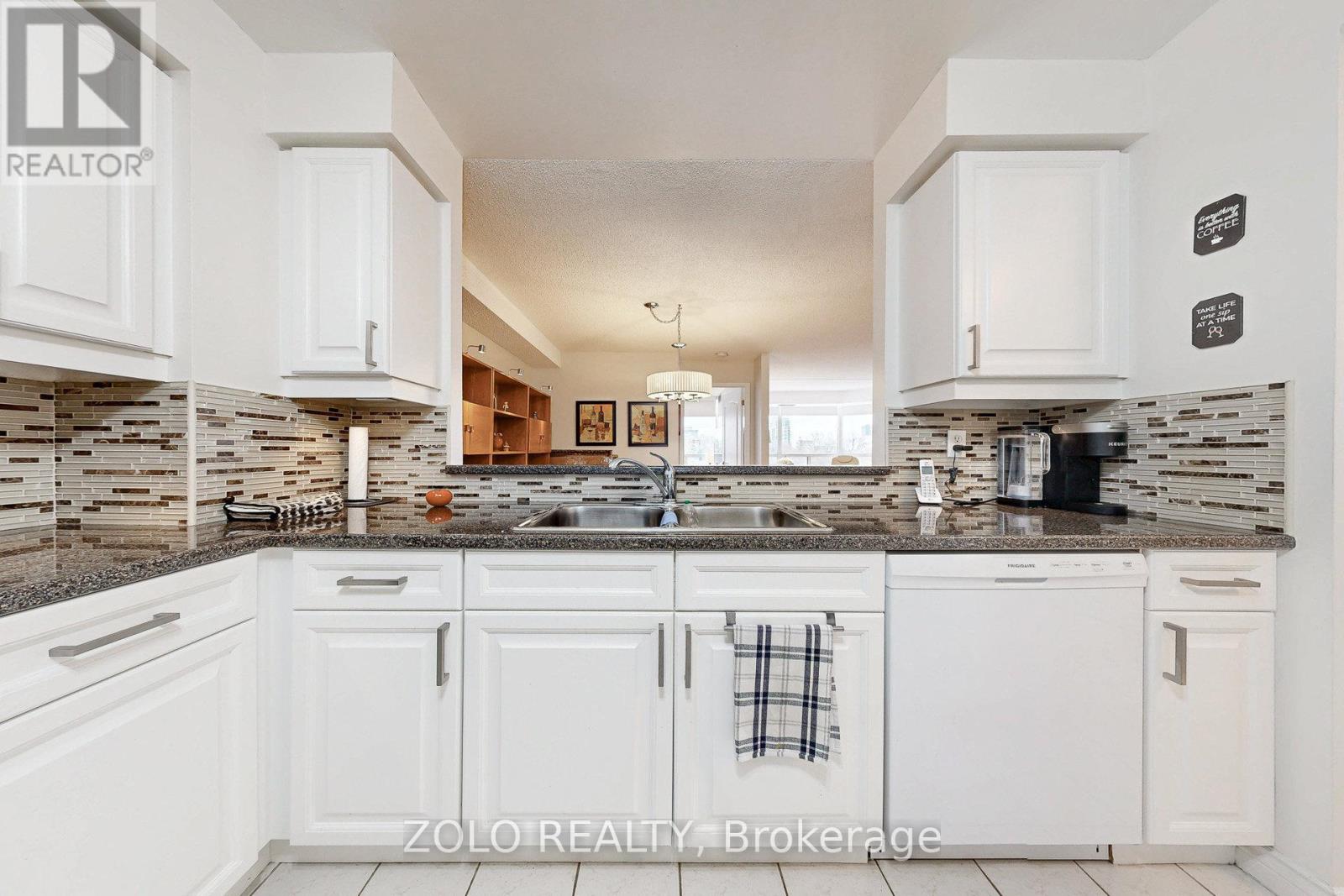 606 - 1276 Maple Crossing Boulevard, Burlington, Ontario L7S 2J9 - Photo 9 - W12599896