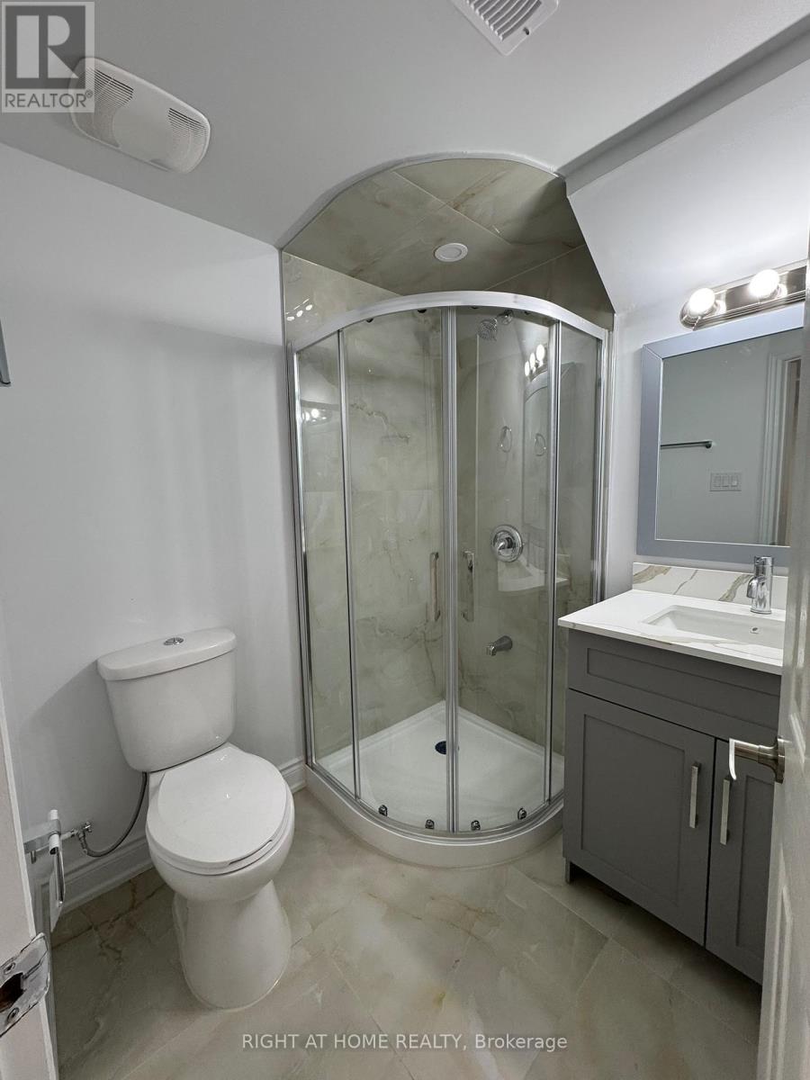 Entire Property - 830 Avonshire Court, Mississauga, Ontario L5V 2P2 - Photo 25 - W12599914